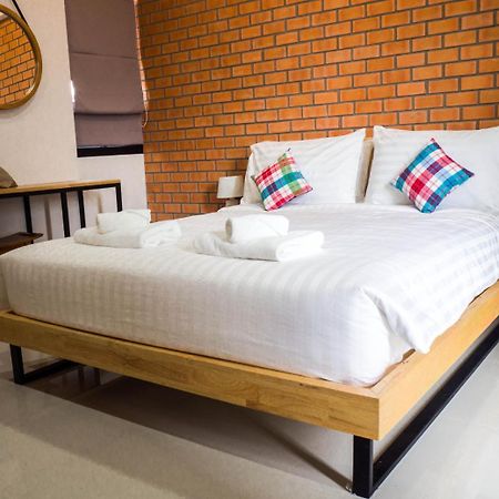 Luck Esan Loft Hotel Ubon Ratchathani Bagian luar foto