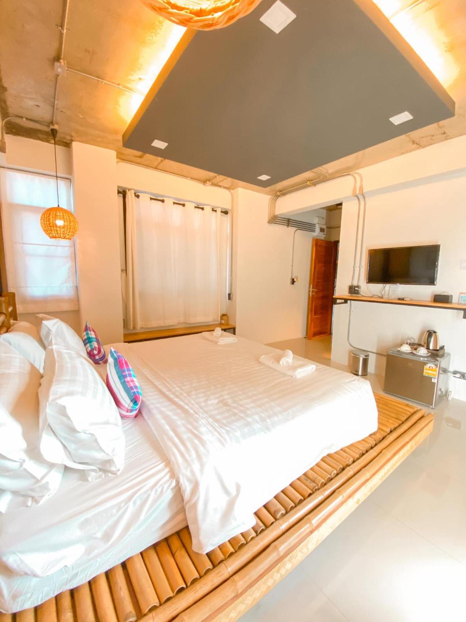 Luck Esan Loft Hotel Ubon Ratchathani Bagian luar foto