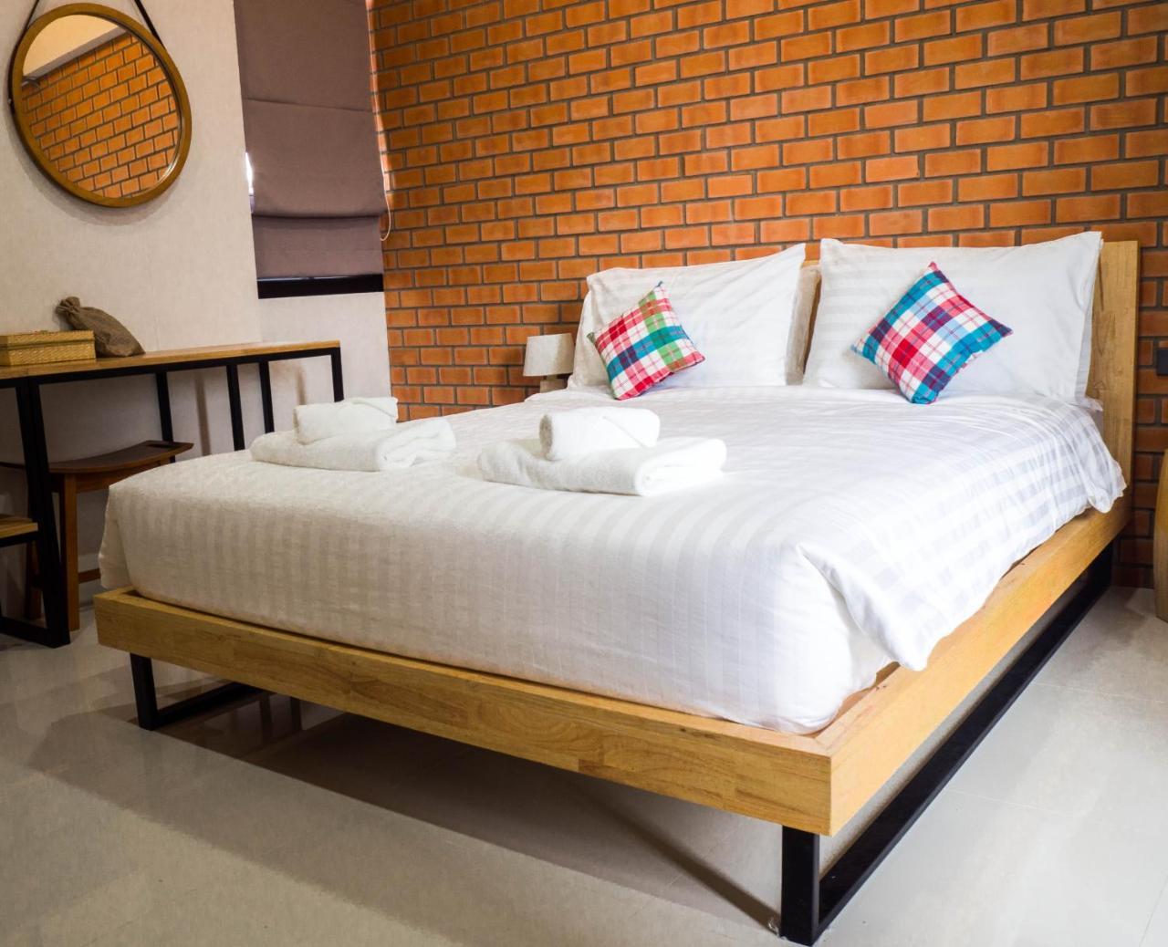 Luck Esan Loft Hotel Ubon Ratchathani Bagian luar foto